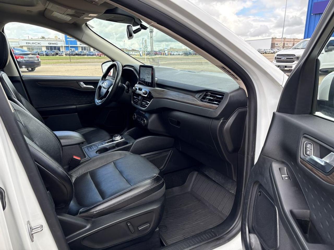 2020 Ford Escape Titanium Hybrid Photo5