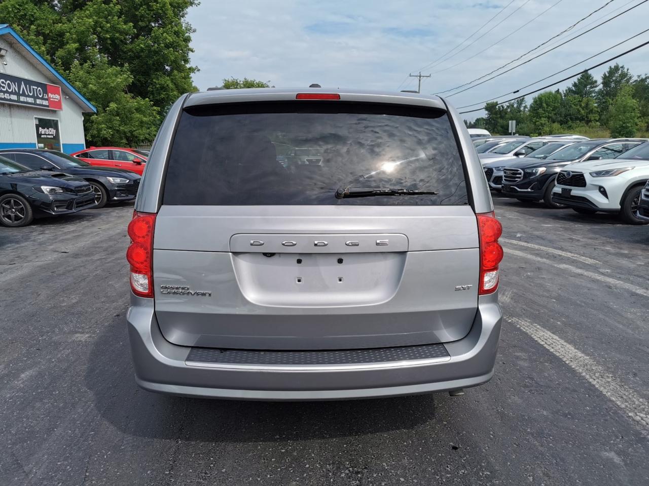 2015 Dodge Grand Caravan SE - Photo #4