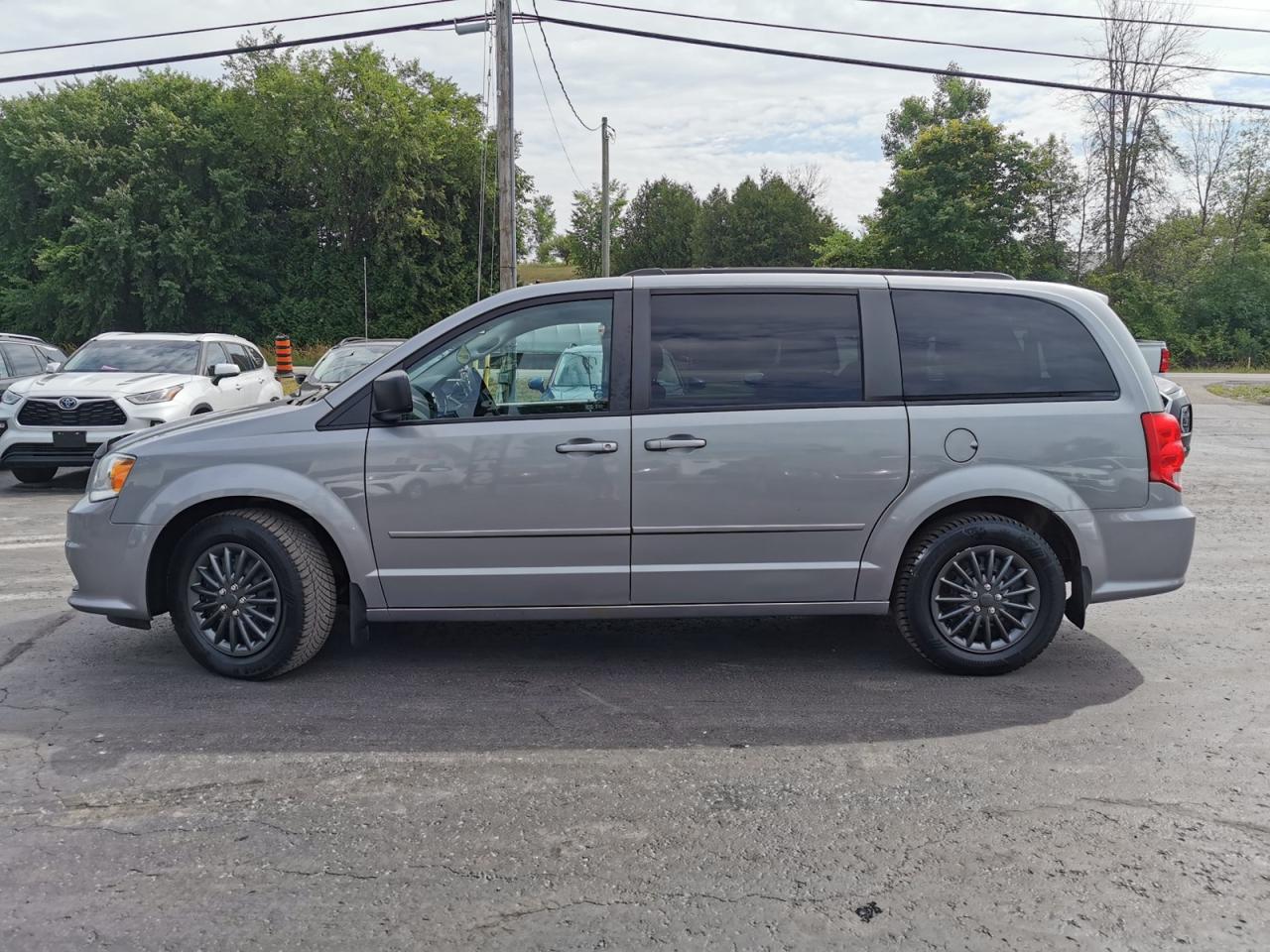 2015 Dodge Grand Caravan SE - Photo #2