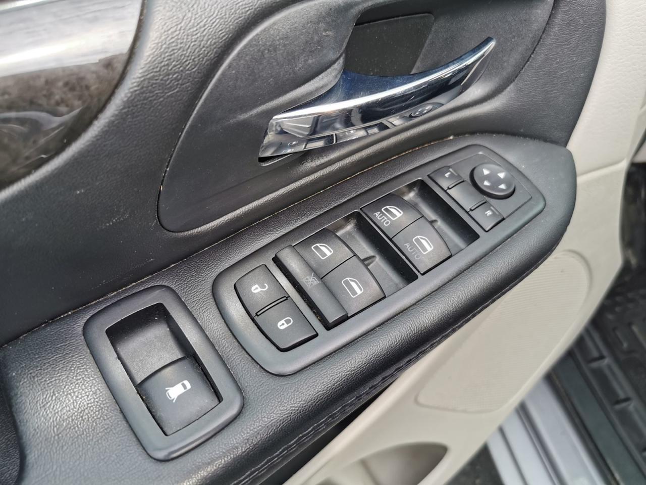 2015 Dodge Grand Caravan SE - Photo #10