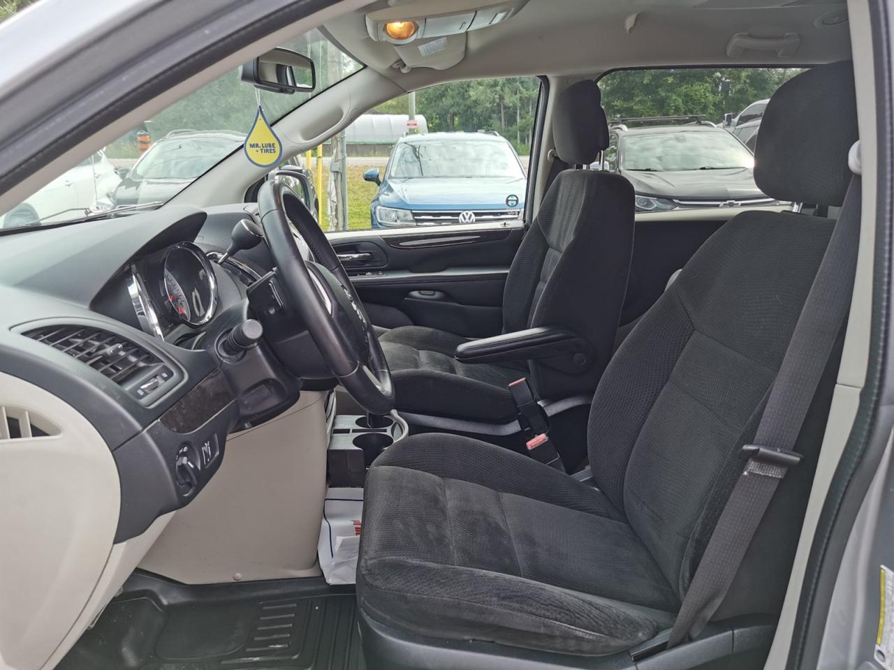 2015 Dodge Grand Caravan SE - Photo #11