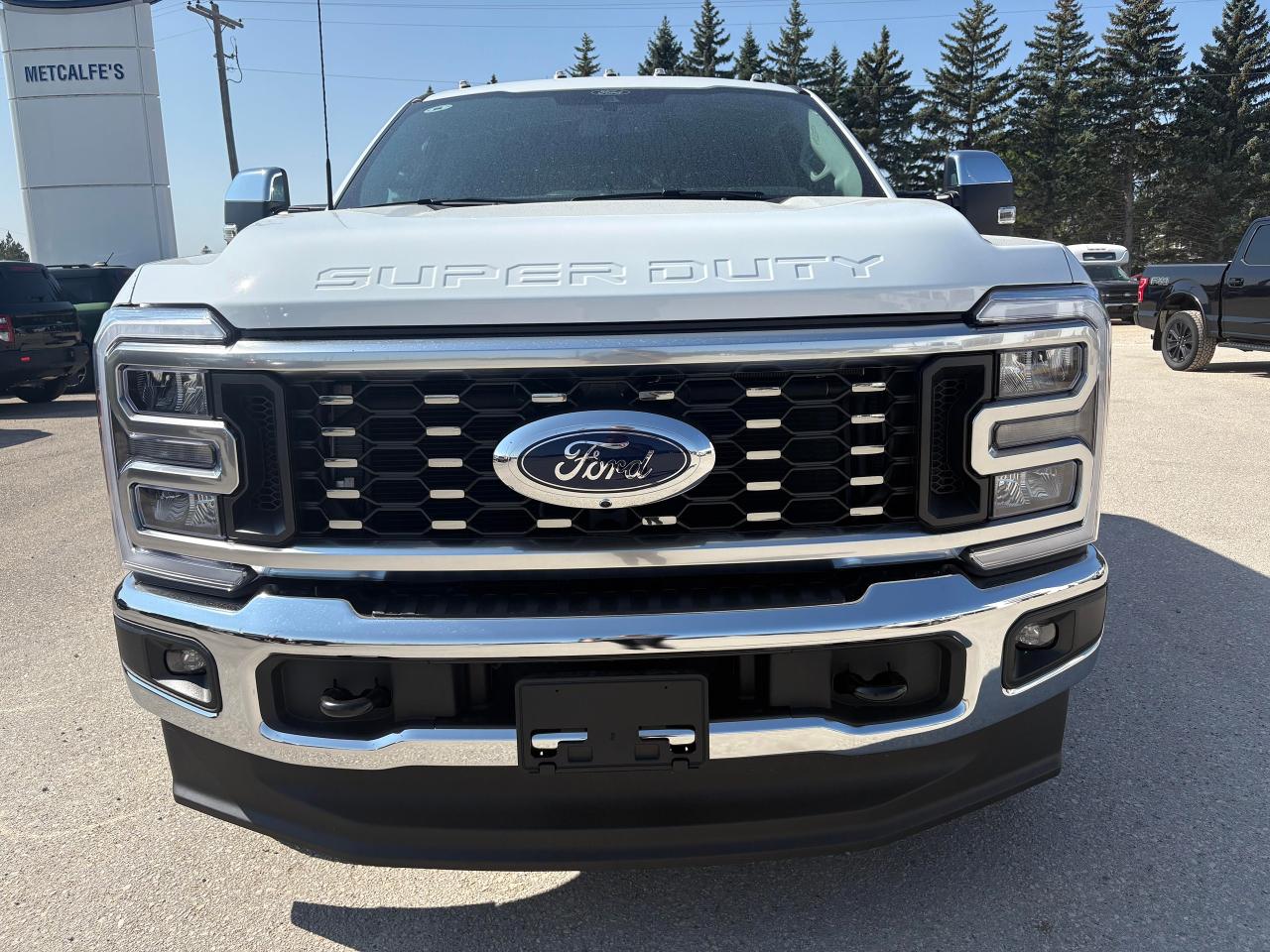 2026 Ford F-350 Super Duty DRW LARIAT 4WD CREW CAB 8' BOX Photo2