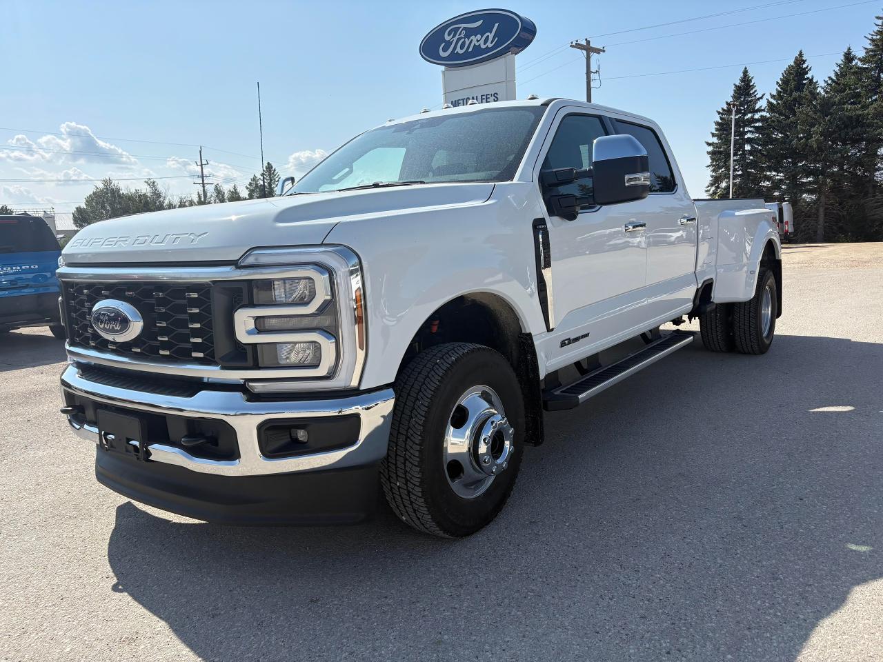 2026 Ford F-350 Super Duty DRW LARIAT 4WD CREW CAB 8' BOX Photo1