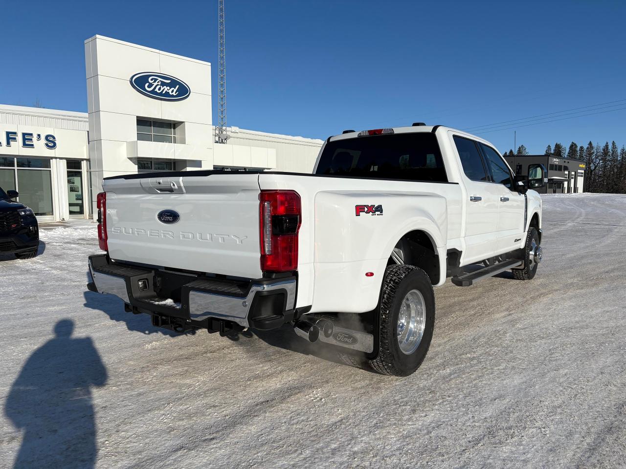 2026 Ford F-350 Super Duty DRW LARIAT 4WD CREW CAB 8' BOX Photo4