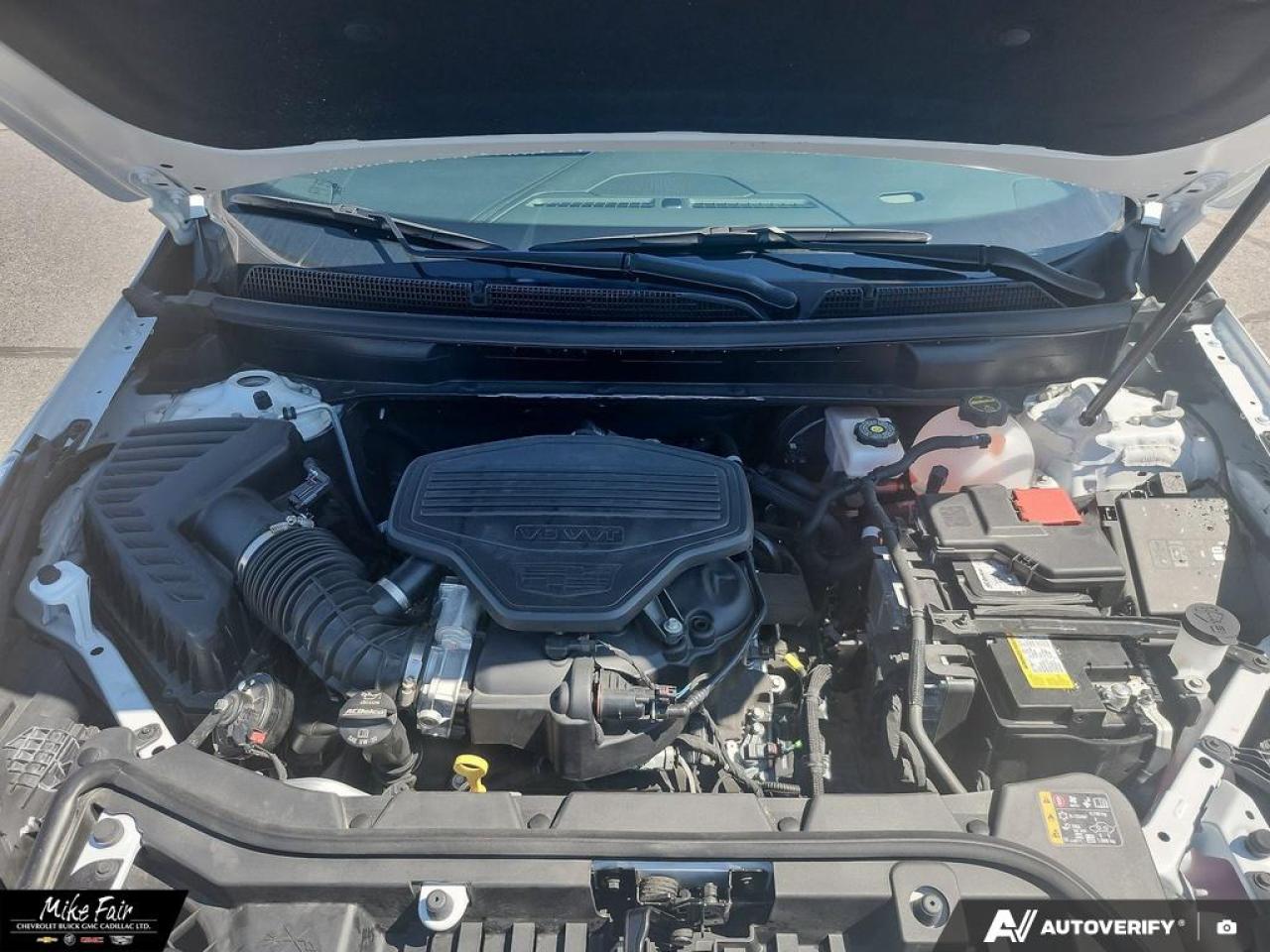 2024 Cadillac XT5 Premium Luxury AWD,remote start,driver alert seat,heated front seats,power liftgate hands-free,HD rear camera Photo