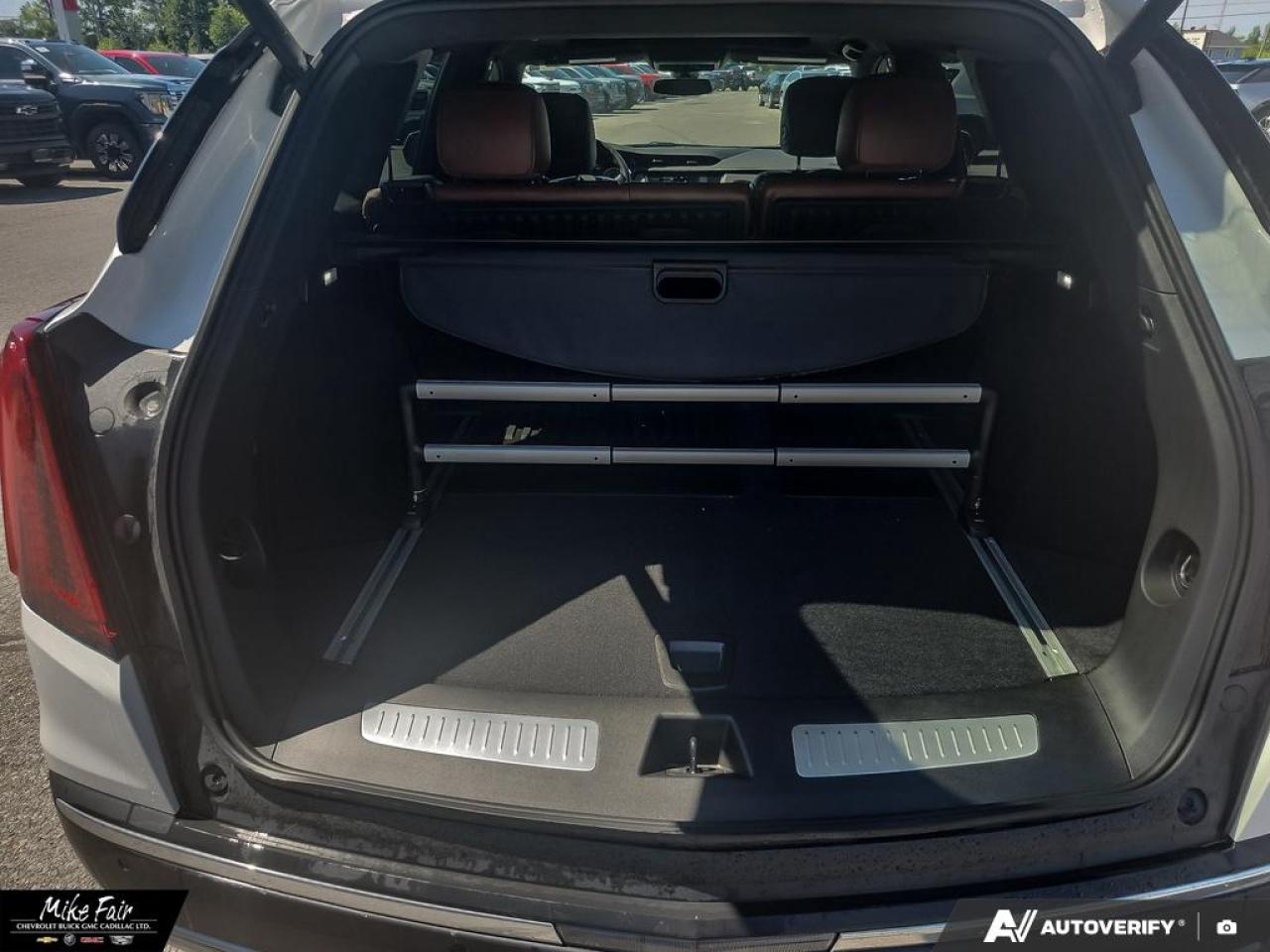 2024 Cadillac XT5 Premium Luxury AWD,remote start,driver alert seat,heated front seats,power liftgate hands-free,HD rear camera Photo