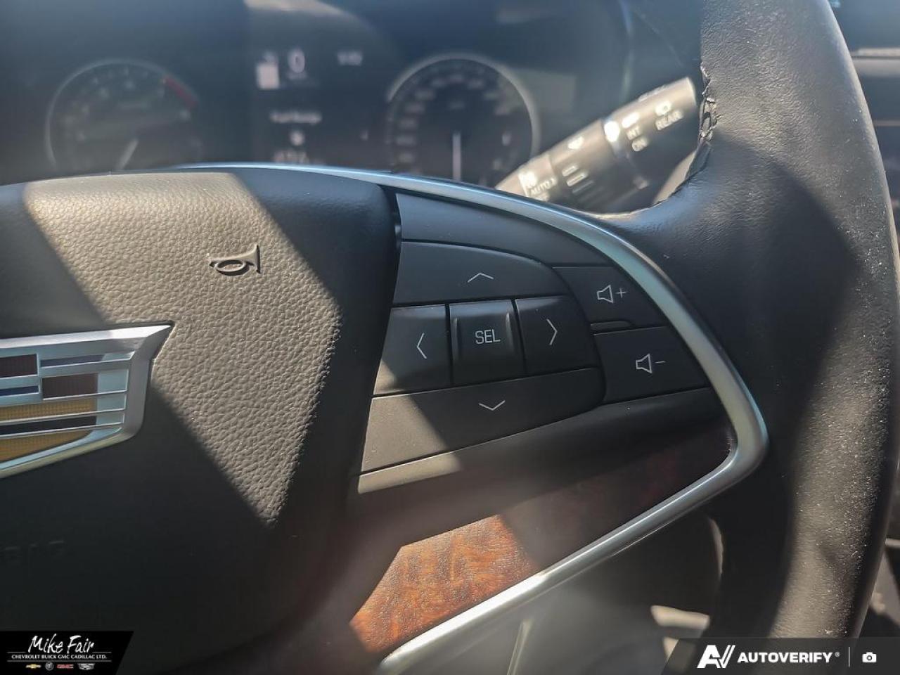 2024 Cadillac XT5 Premium Luxury AWD,remote start,driver alert seat,heated front seats,power liftgate hands-free,HD rear camera Photo