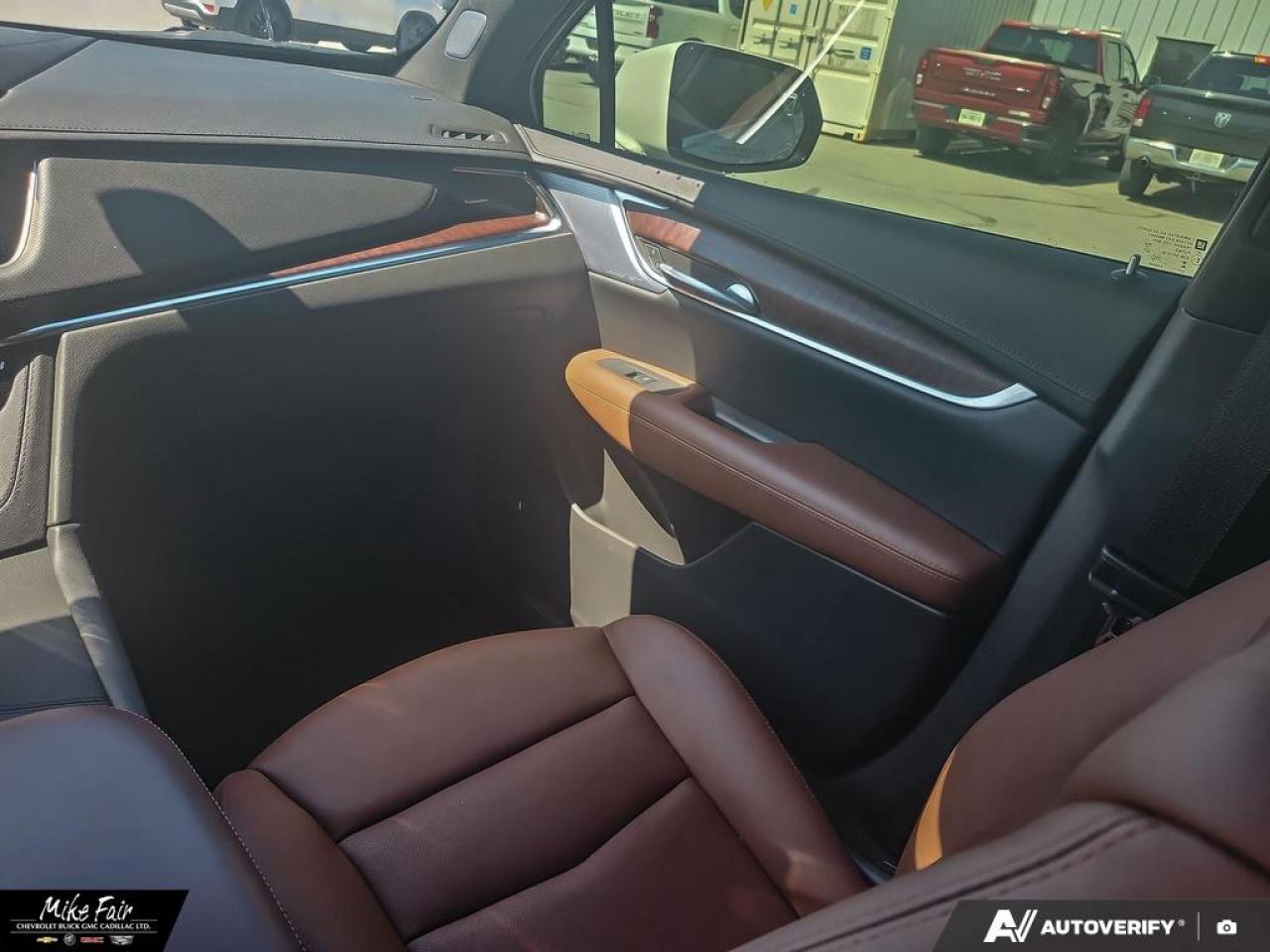 2024 Cadillac XT5 Premium Luxury AWD,remote start,driver alert seat,heated front seats,power liftgate hands-free,HD rear camera Photo