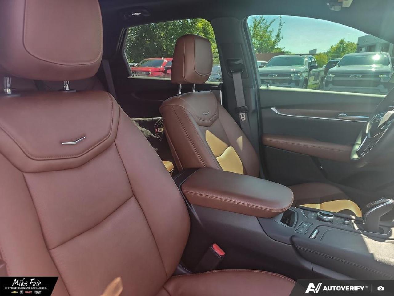 2024 Cadillac XT5 Premium Luxury AWD,remote start,driver alert seat,heated front seats,power liftgate hands-free,HD rear camera Photo