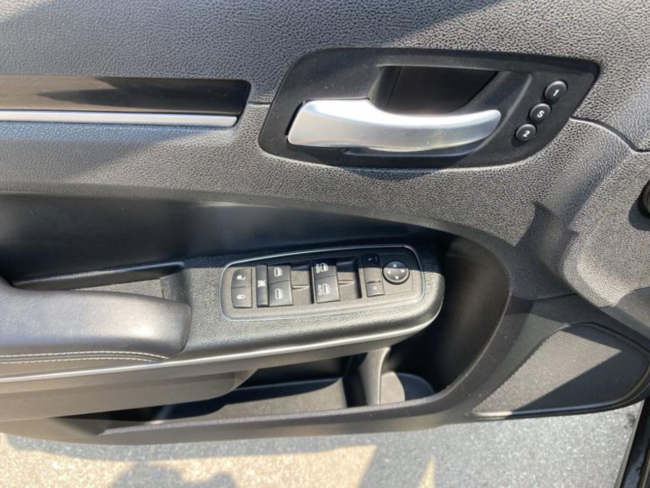 2023 Chrysler 300 300S AWD | Remote Start | Leather Photo