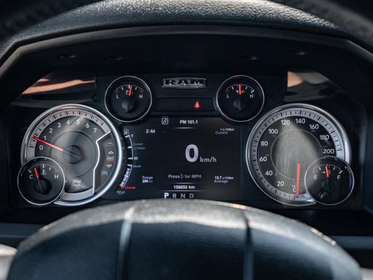 2021 RAM 1500 Classic WARLOCK Photo3