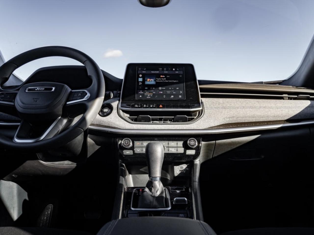 2025 Jeep Compass Sport Photo