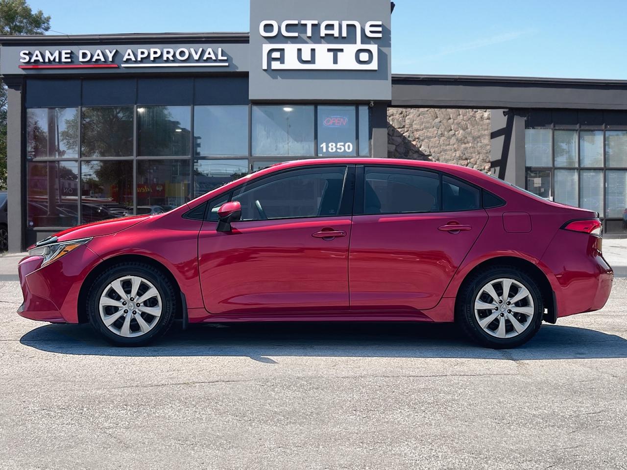 2020 Toyota Corolla LE Photo2