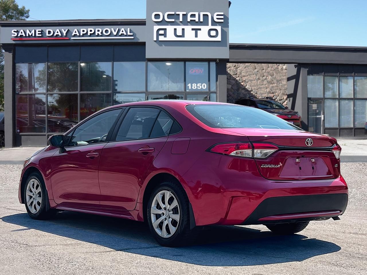 2020 Toyota Corolla LE - Photo #4