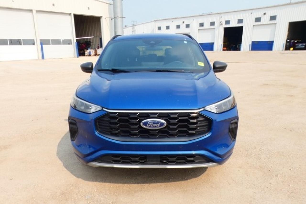 2023 Ford Escape ST-Line AWD w/Htd L.wrap, Htd wheel, NAV, BUC - Photo #3
