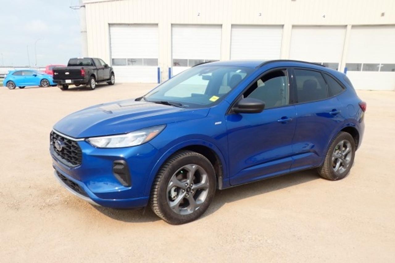 2023 Ford Escape ST-Line AWD w/Htd L.wrap, Htd wheel, NAV, BUC - Photo #2