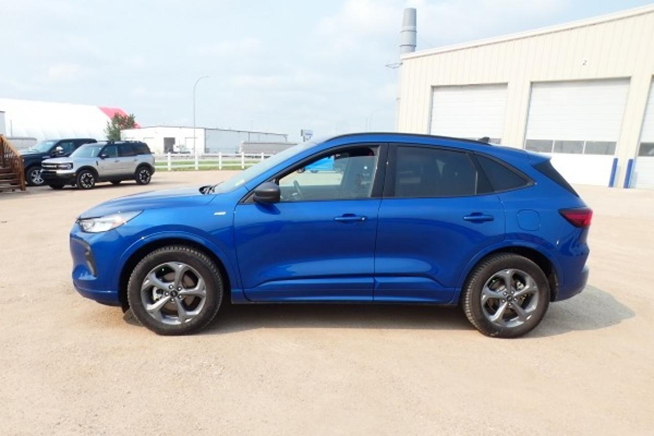 2023 Ford Escape ST-Line AWD w/Htd L.wrap, Htd wheel, NAV, BUC - Photo #1