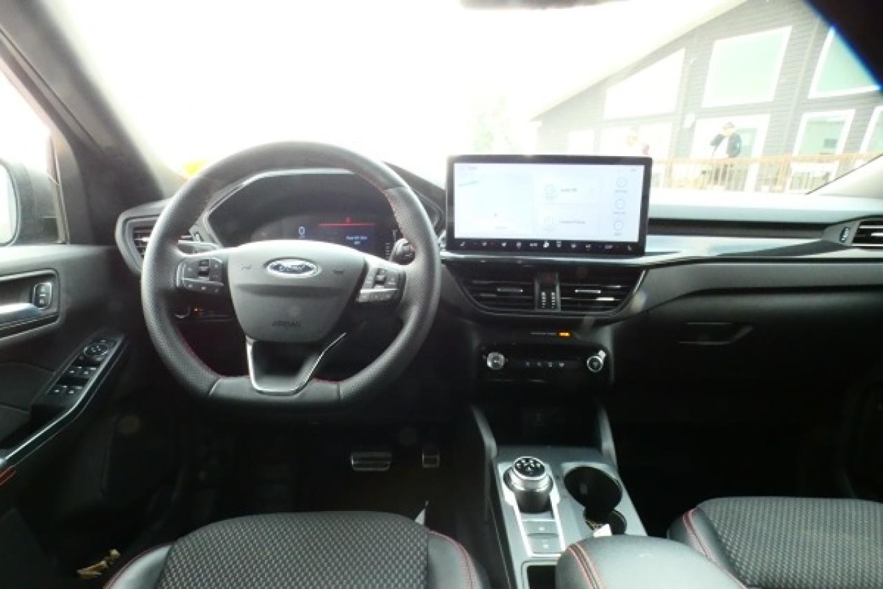 2023 Ford Escape ST-Line AWD w/Htd L.wrap, Htd wheel, NAV, BUC - Photo #12