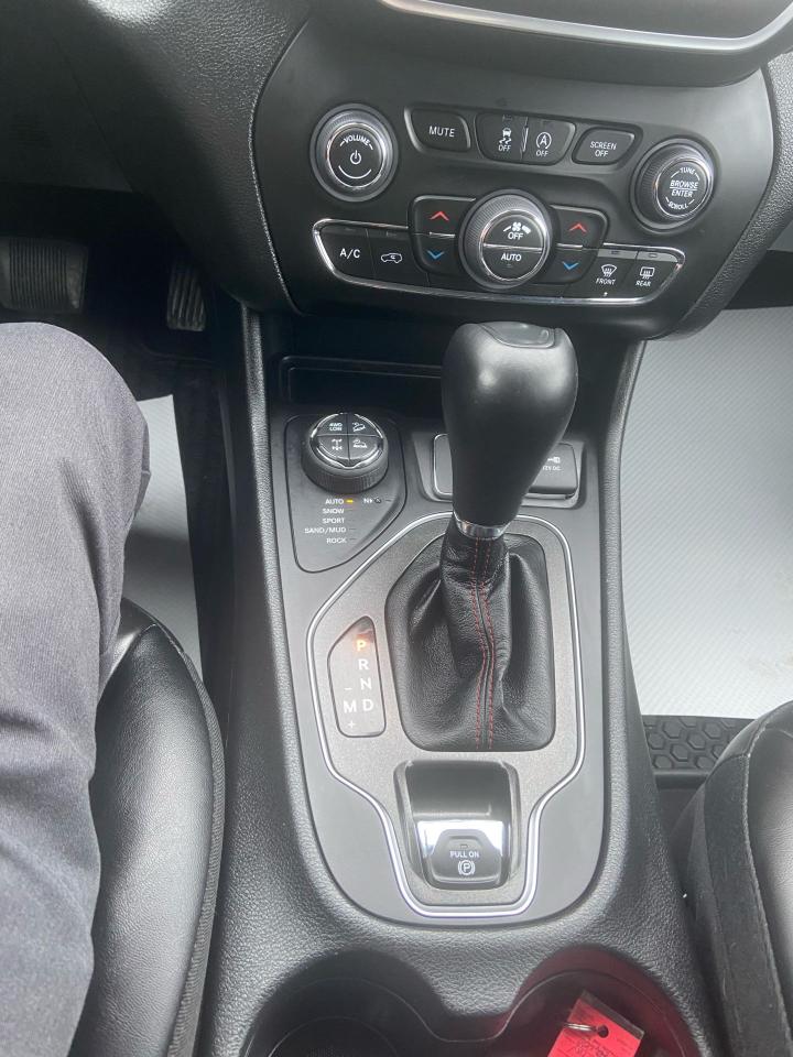 2022 Jeep Cherokee Trailhawk Photo11