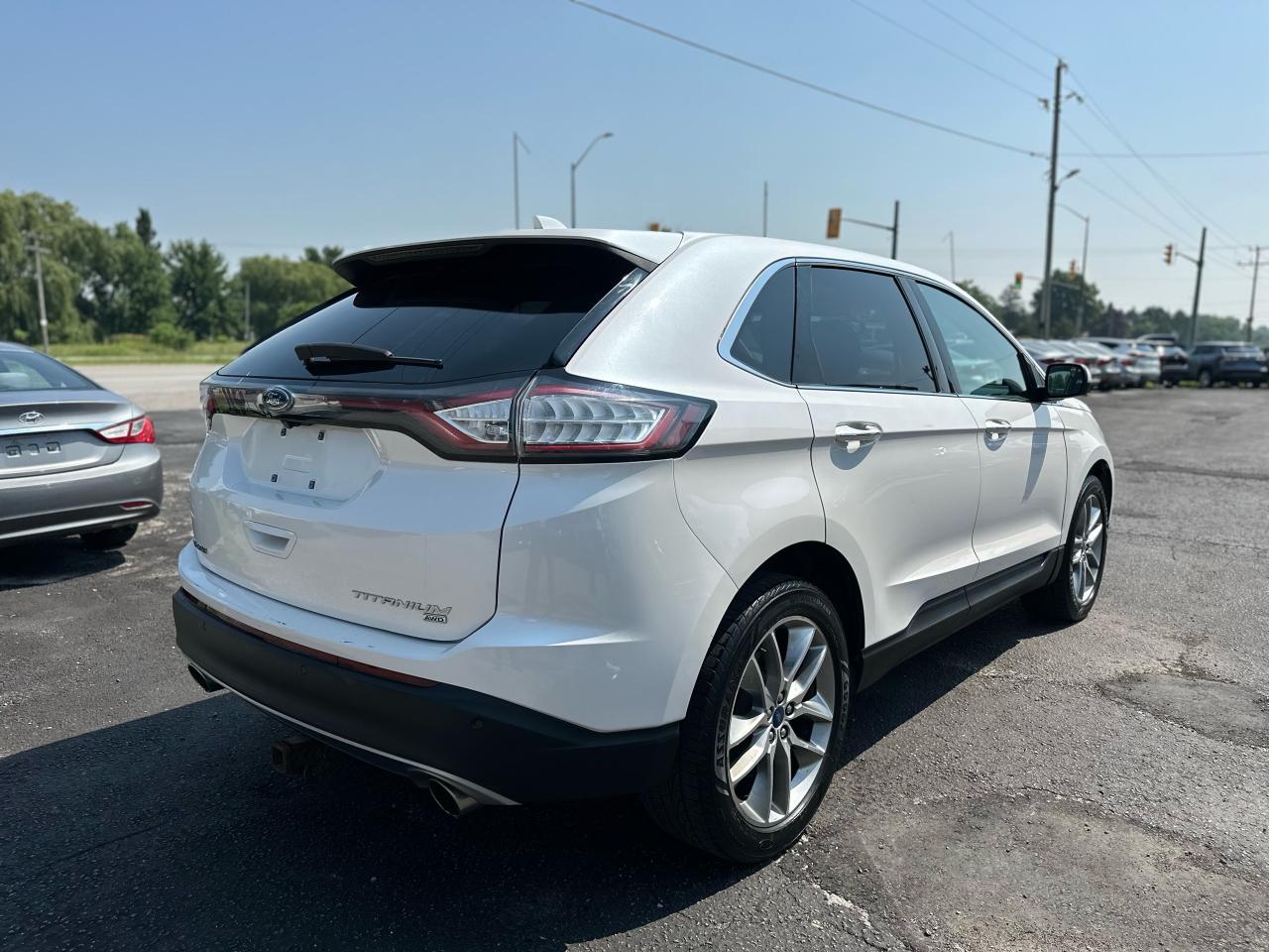 2018 Ford Edge Titanium AWD Photo2