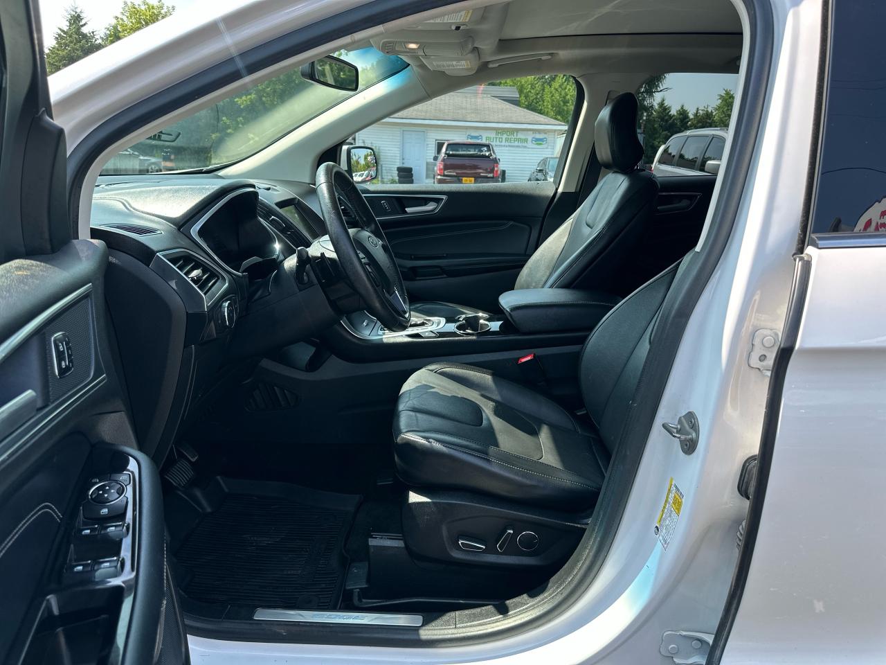 2018 Ford Edge Titanium AWD Photo30
