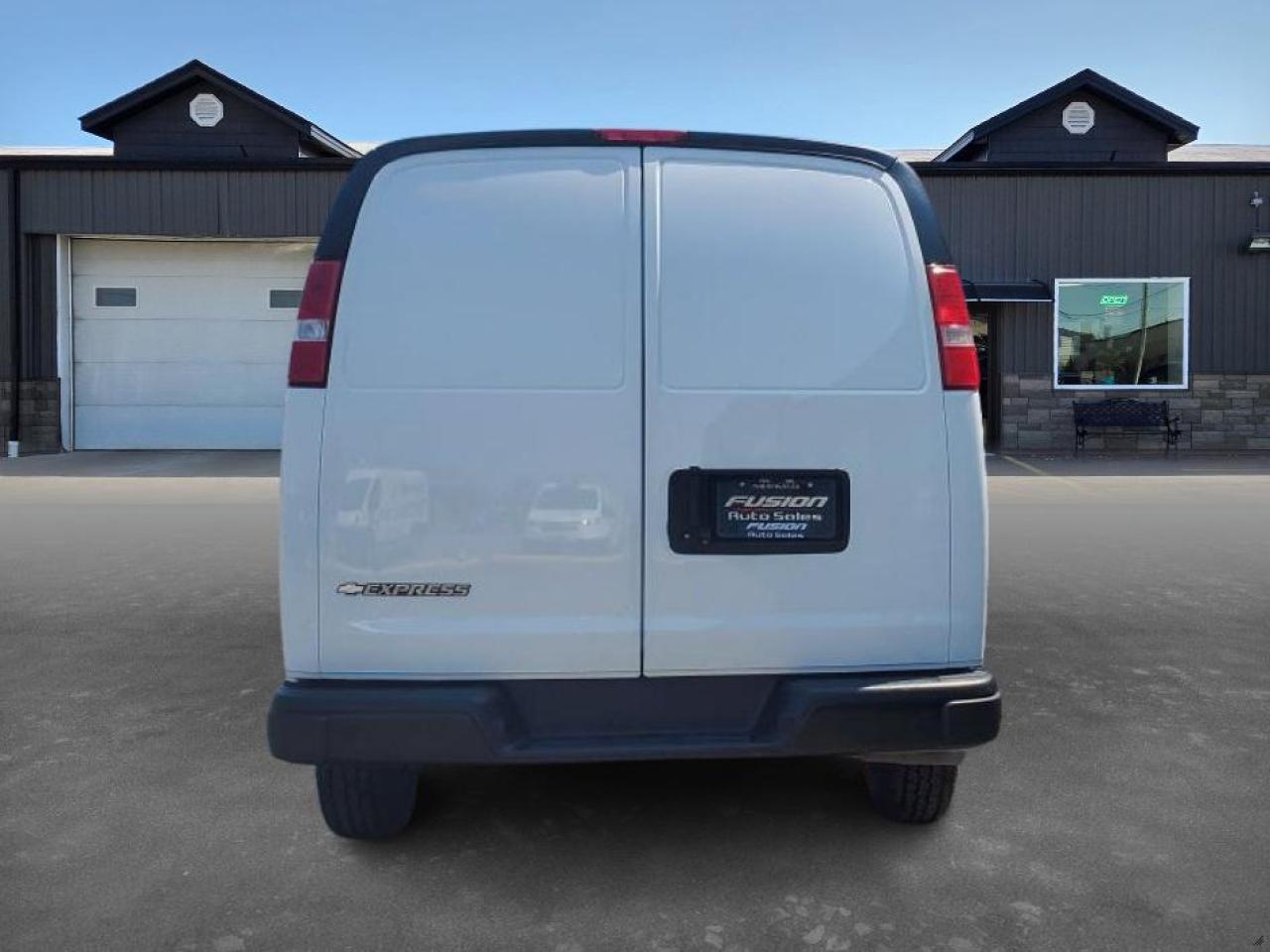 2020 Chevrolet Express Cargo Van RWD 2500 135" - Photo #4
