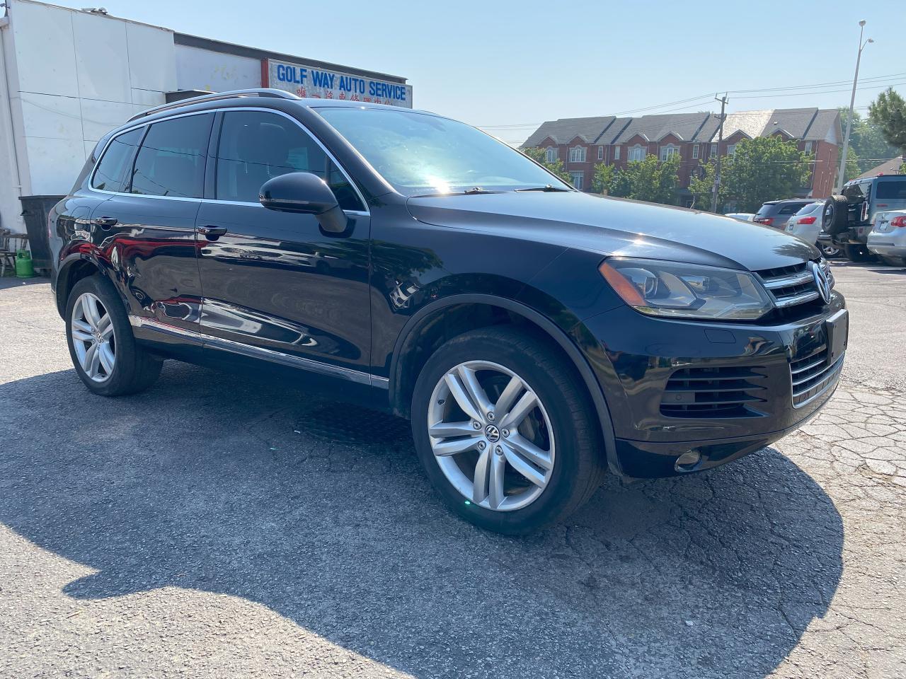2011 Volkswagen Touareg Highline/Automatic/AWD/Leather/Roof/Navi - Photo #4