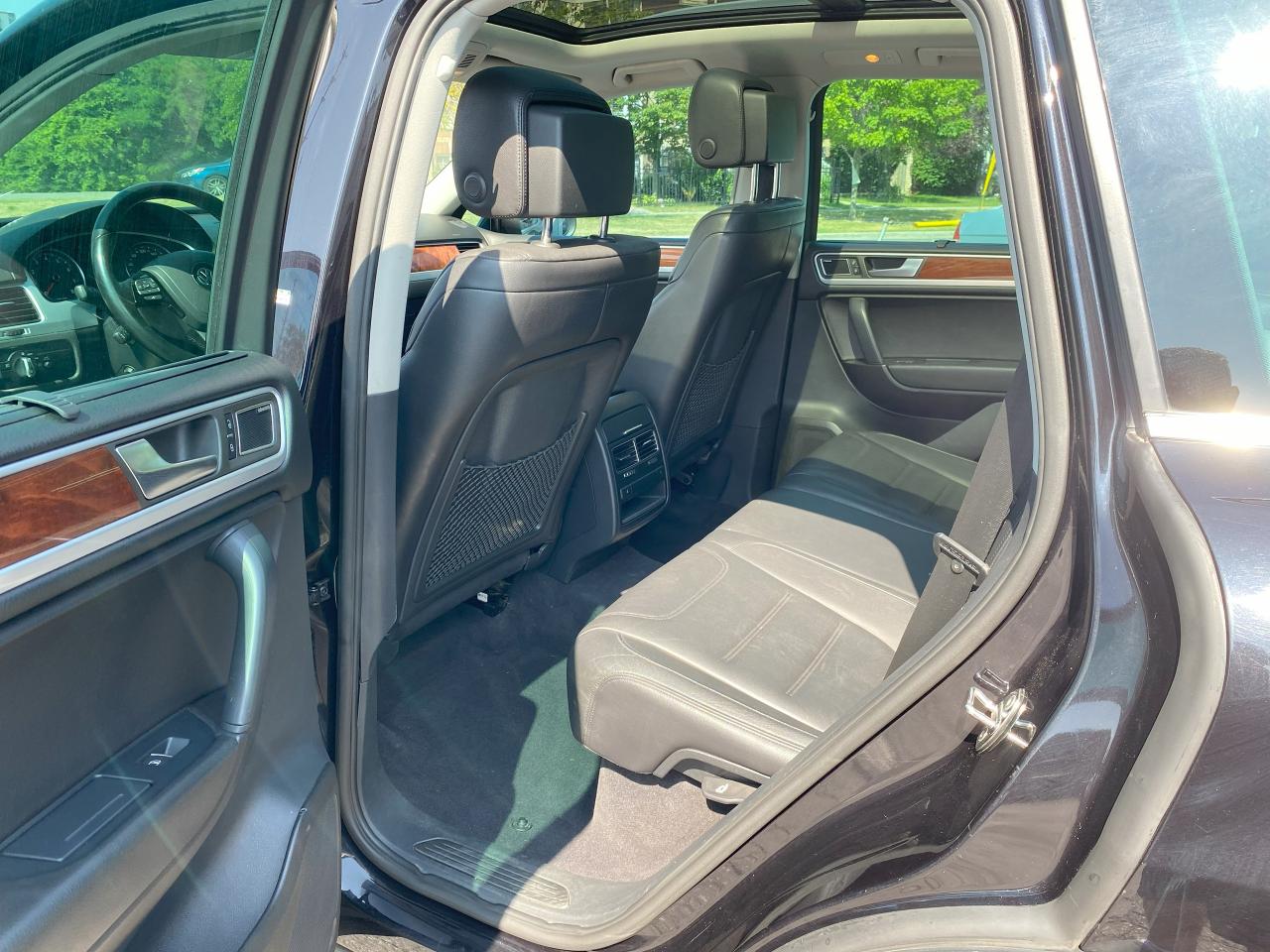 2011 Volkswagen Touareg Highline/Automatic/AWD/Leather/Roof/Navi - Photo #12