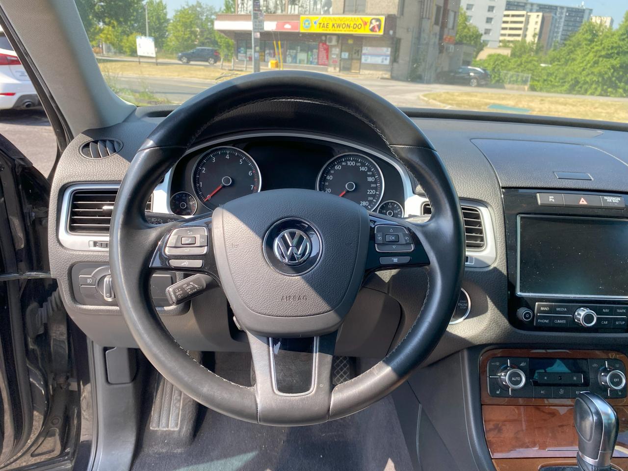 2011 Volkswagen Touareg Highline/Automatic/AWD/Leather/Roof/Navi - Photo #16