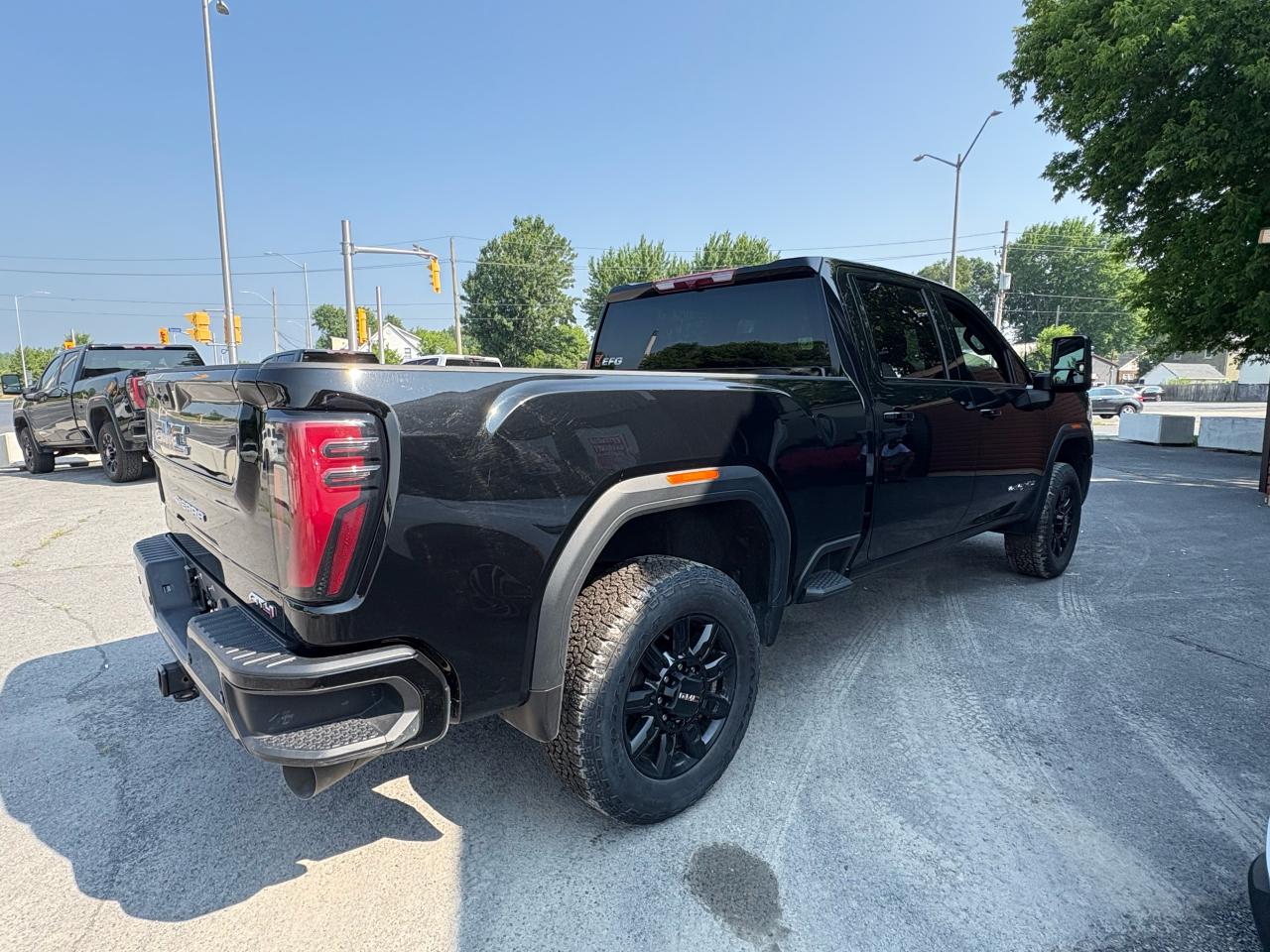 2024 GMC Sierra 2500 AT4 - Photo #3