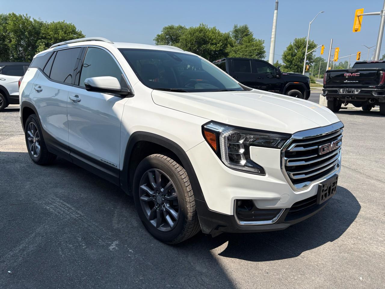2023 GMC Terrain SLT - Photo #4