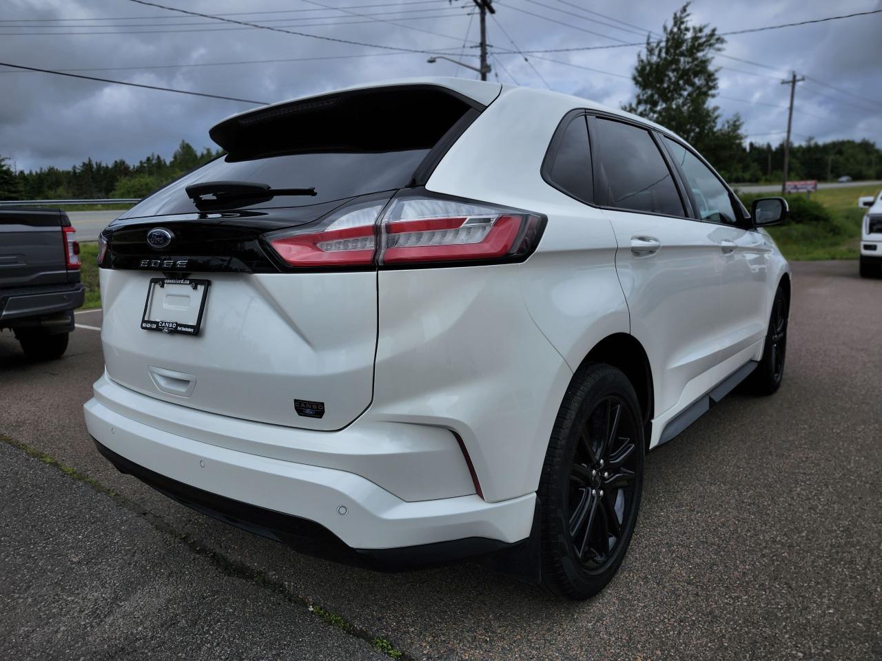 2024 Ford Edge ST LINE AWD W/ OFF LEASE / WINTER TIRE PACKAGE Photo4