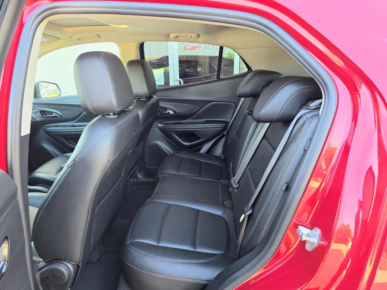 2017 Buick Encore Essence, AWD, 71,896 KM Sunroof no Accidents - Photo #8