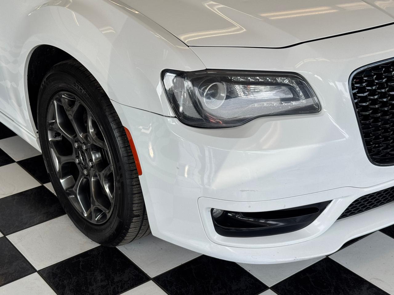 2017 Chrysler 300 300S AWD+Camera+Roof+ApplePlay Photo38