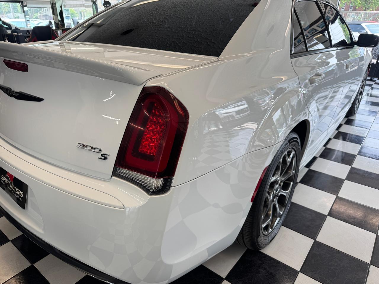 2017 Chrysler 300 300S AWD+Camera+Roof+ApplePlay Photo105