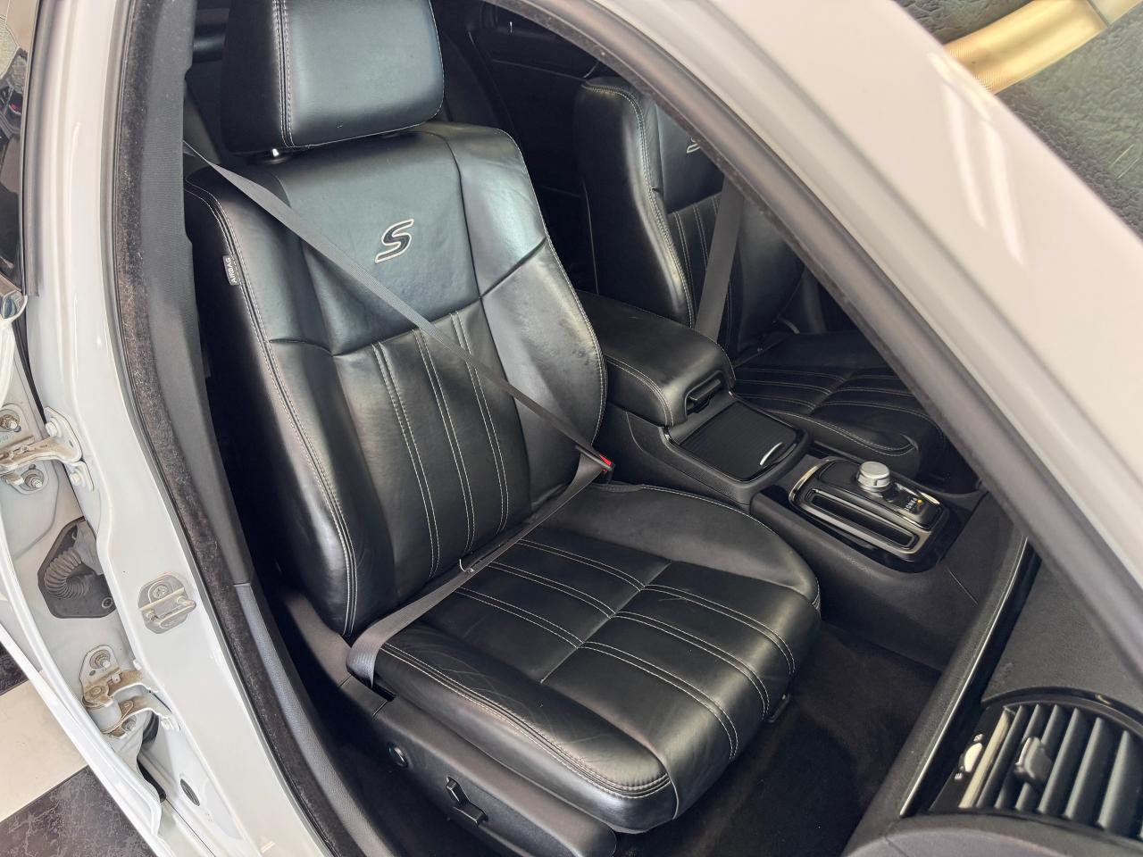2017 Chrysler 300 300S AWD+Camera+Roof+ApplePlay Photo25