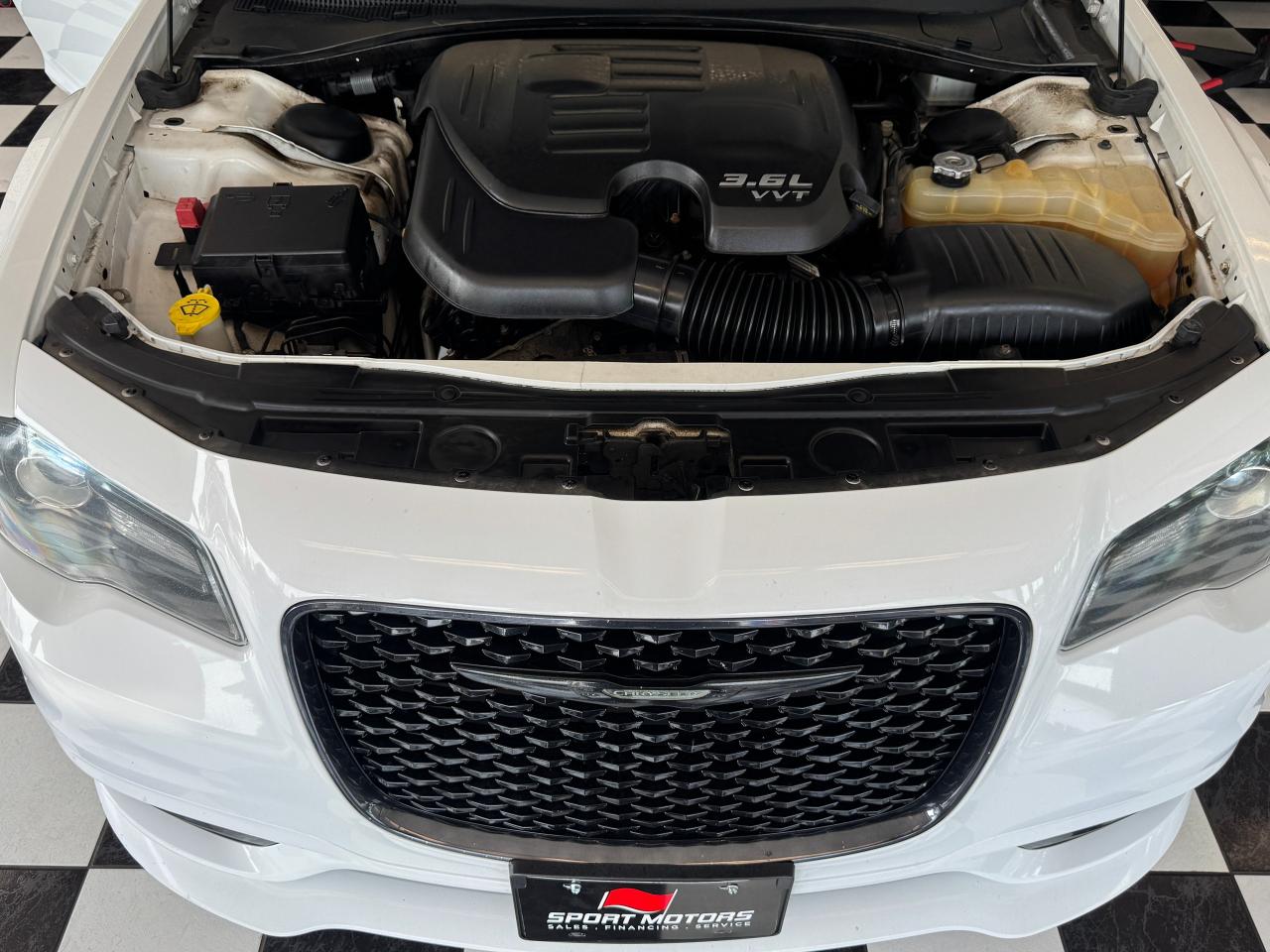 2017 Chrysler 300 300S AWD+Camera+Roof+ApplePlay Photo14