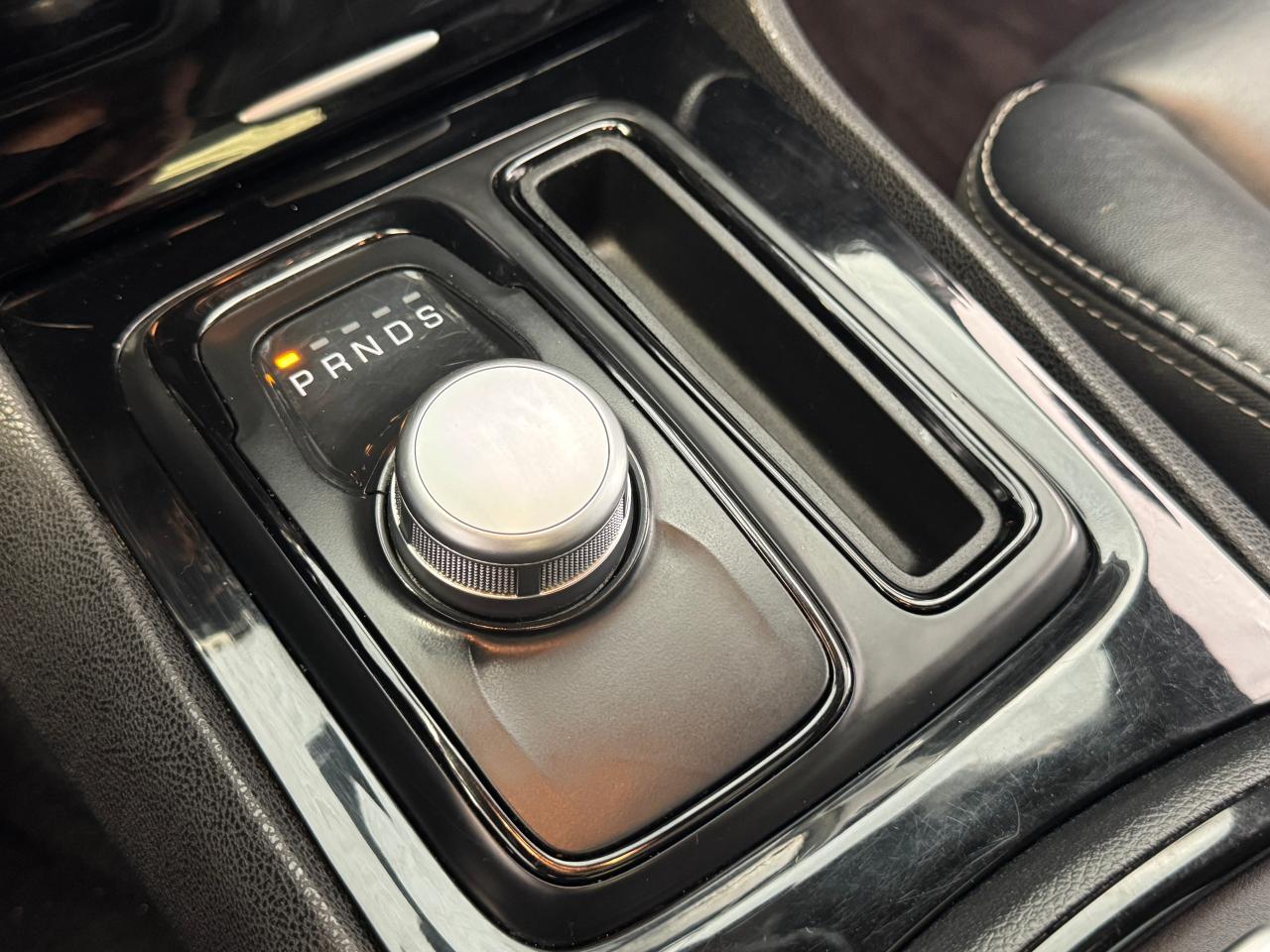 2017 Chrysler 300 300S AWD+Camera+Roof+ApplePlay Photo101