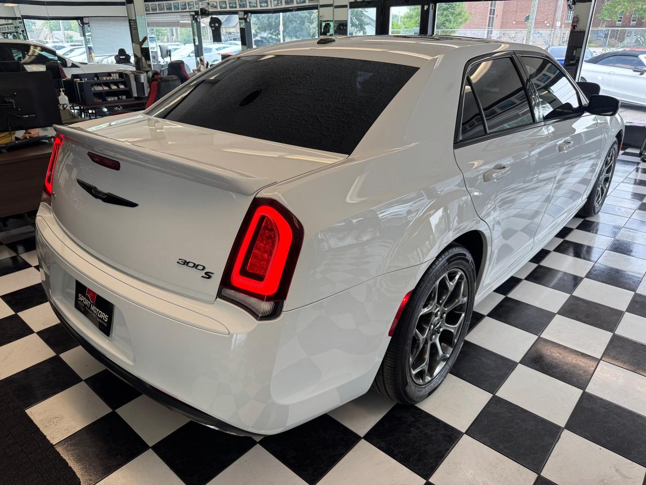 2017 Chrysler 300 300S AWD+Camera+Roof+ApplePlay Photo11
