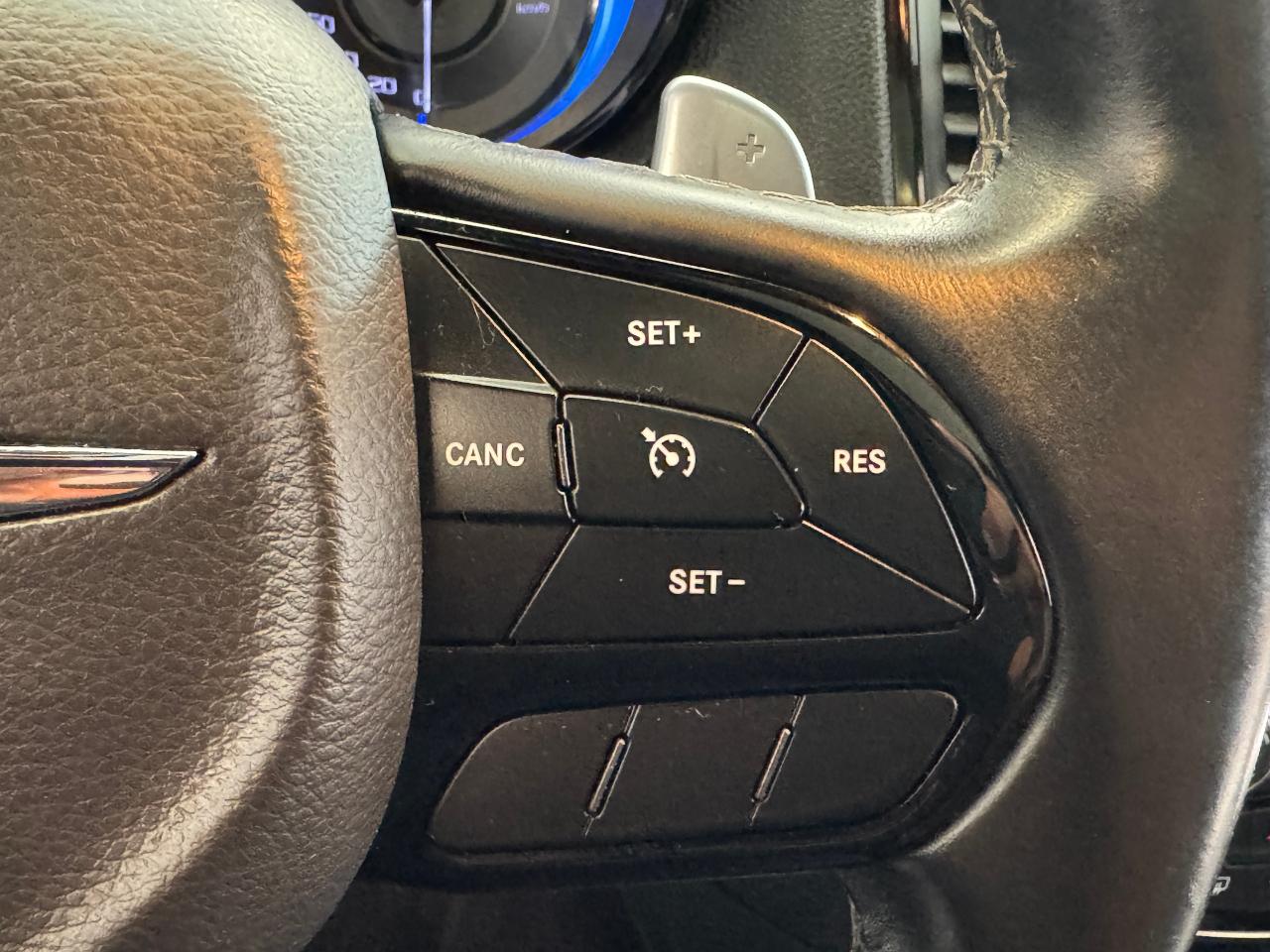 2017 Chrysler 300 300S AWD+Camera+Roof+ApplePlay Photo47