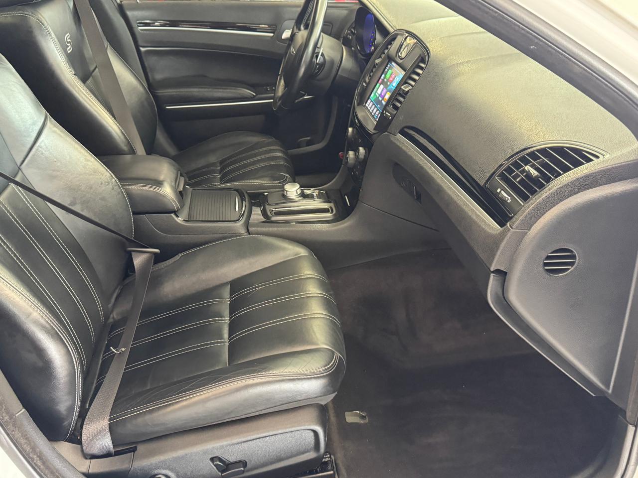 2017 Chrysler 300 300S AWD+Camera+Roof+ApplePlay Photo88