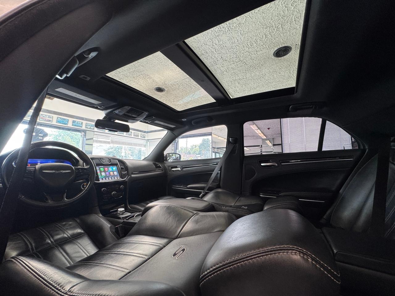2017 Chrysler 300 300S AWD+Camera+Roof+ApplePlay Photo3