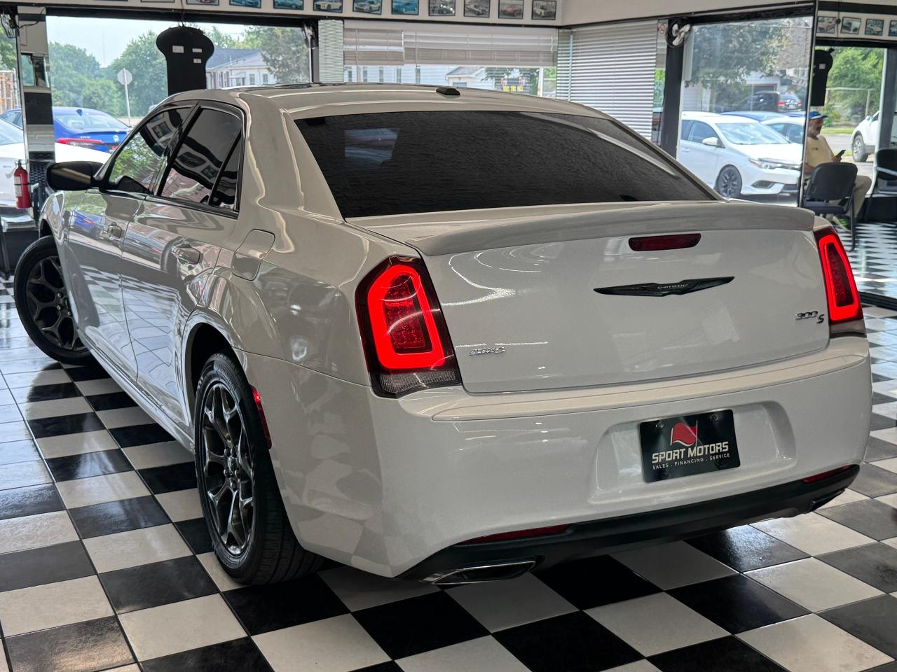2017 Chrysler 300 300S AWD+Camera+Roof+ApplePlay Photo17