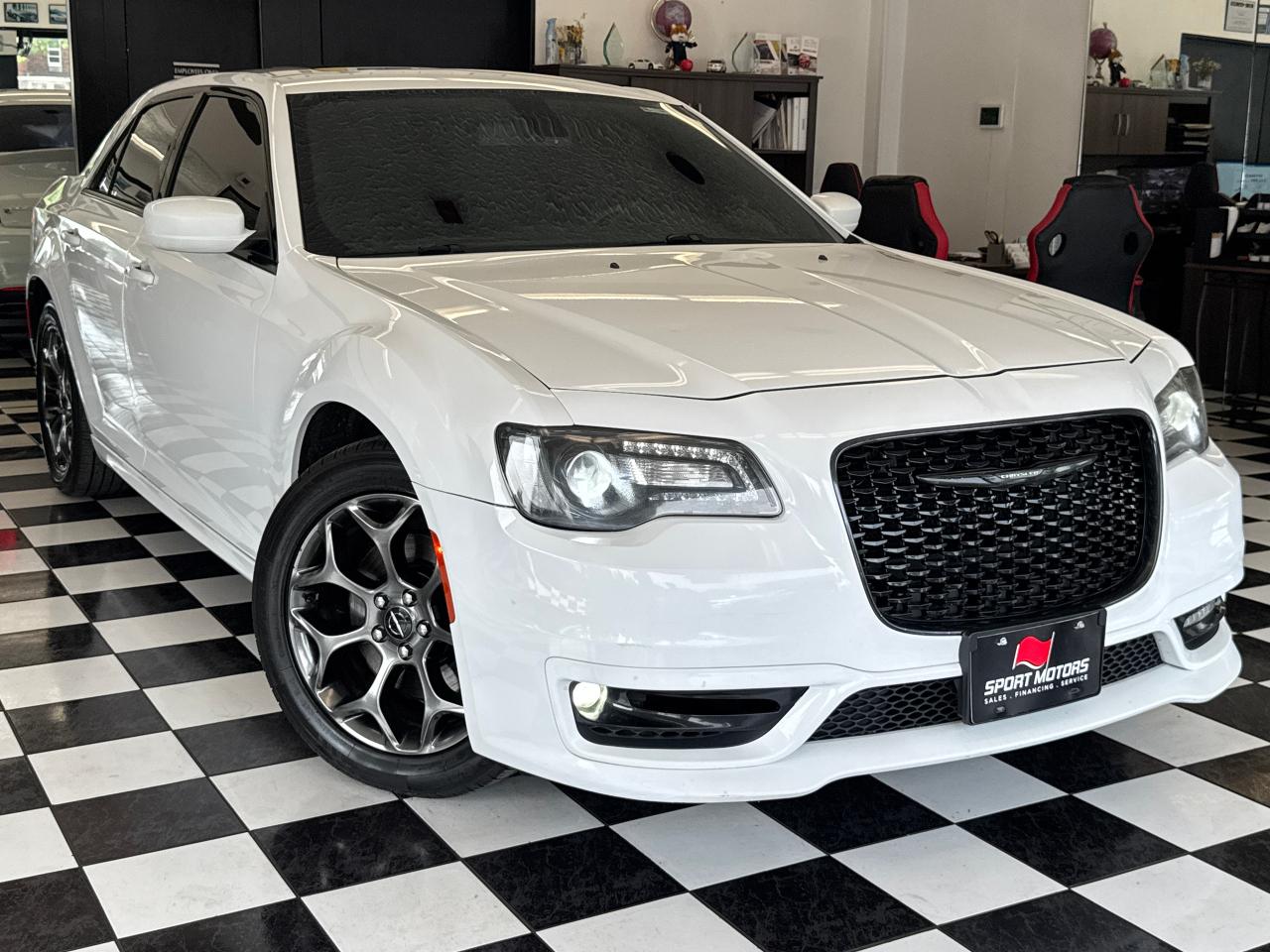 2017 Chrysler 300 300S AWD+Camera+Roof+ApplePlay Photo18