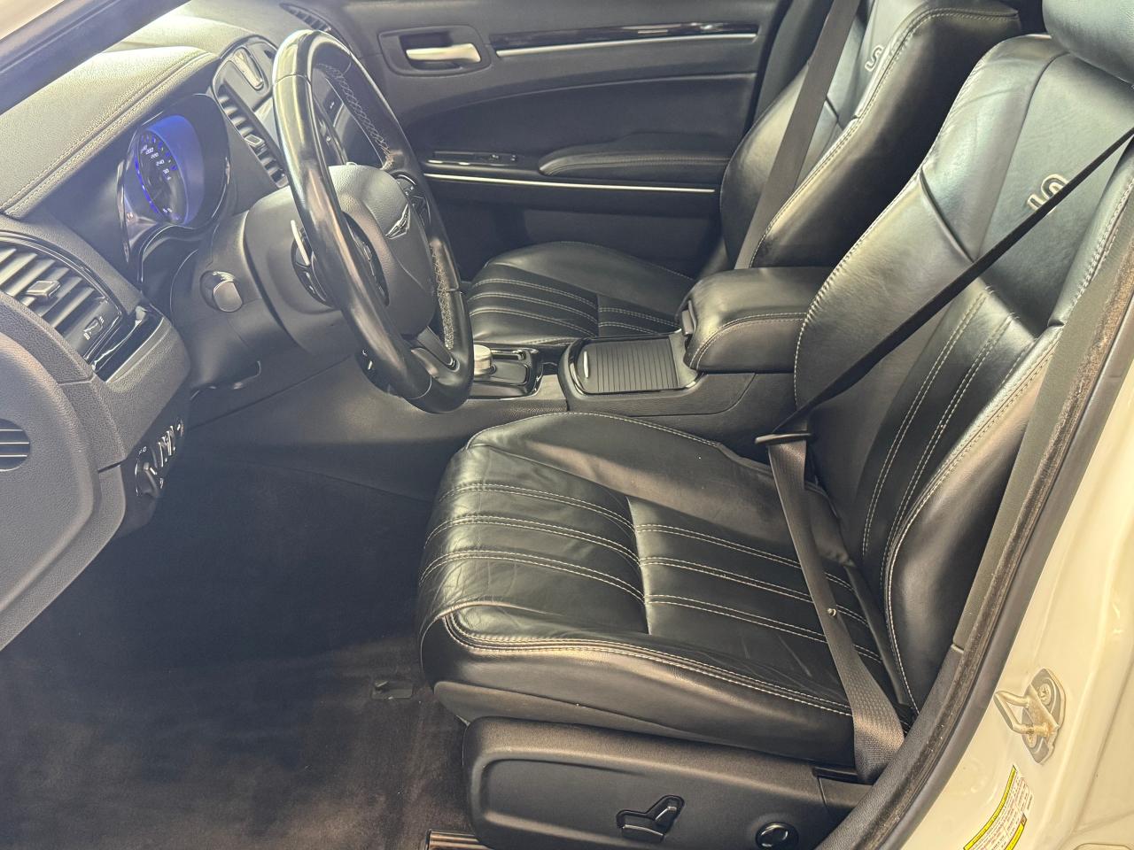 2017 Chrysler 300 300S AWD+Camera+Roof+ApplePlay Photo85