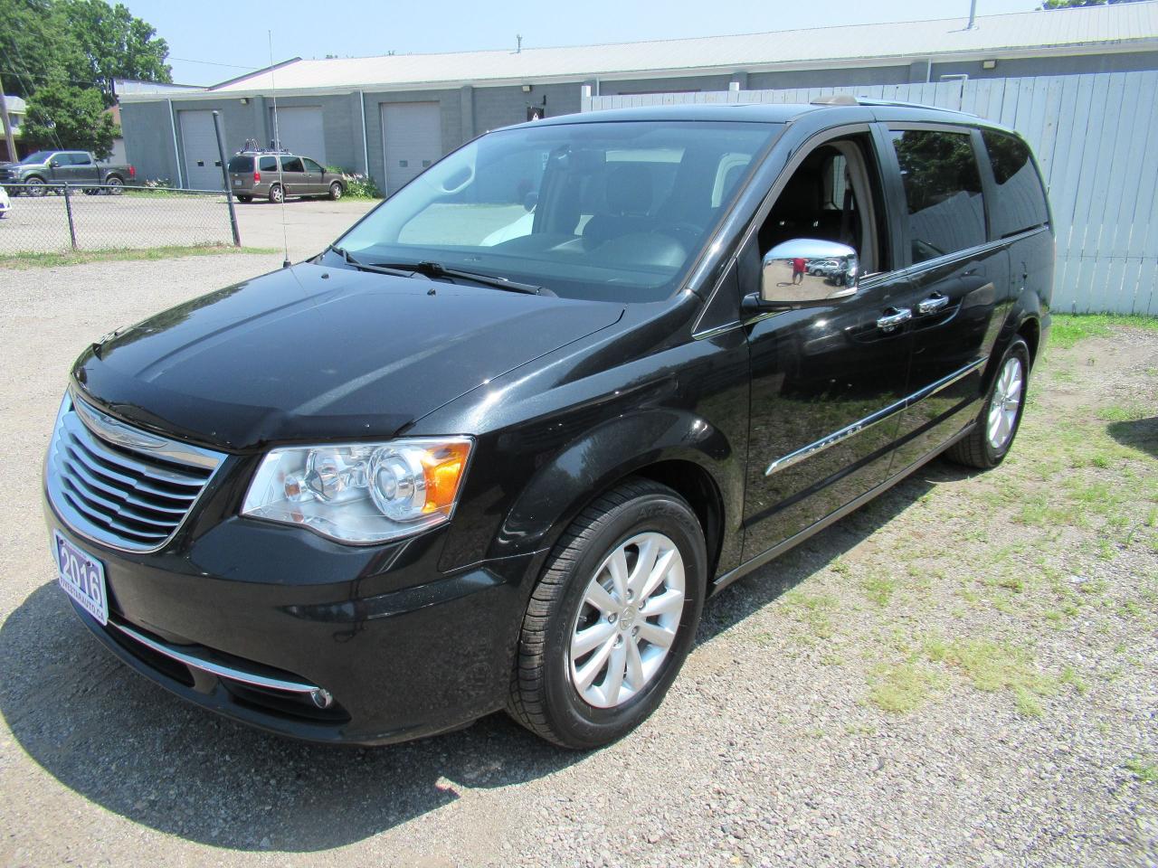 Used 2016 Chrysler Town & Country Limited for sale in Brantford, ON