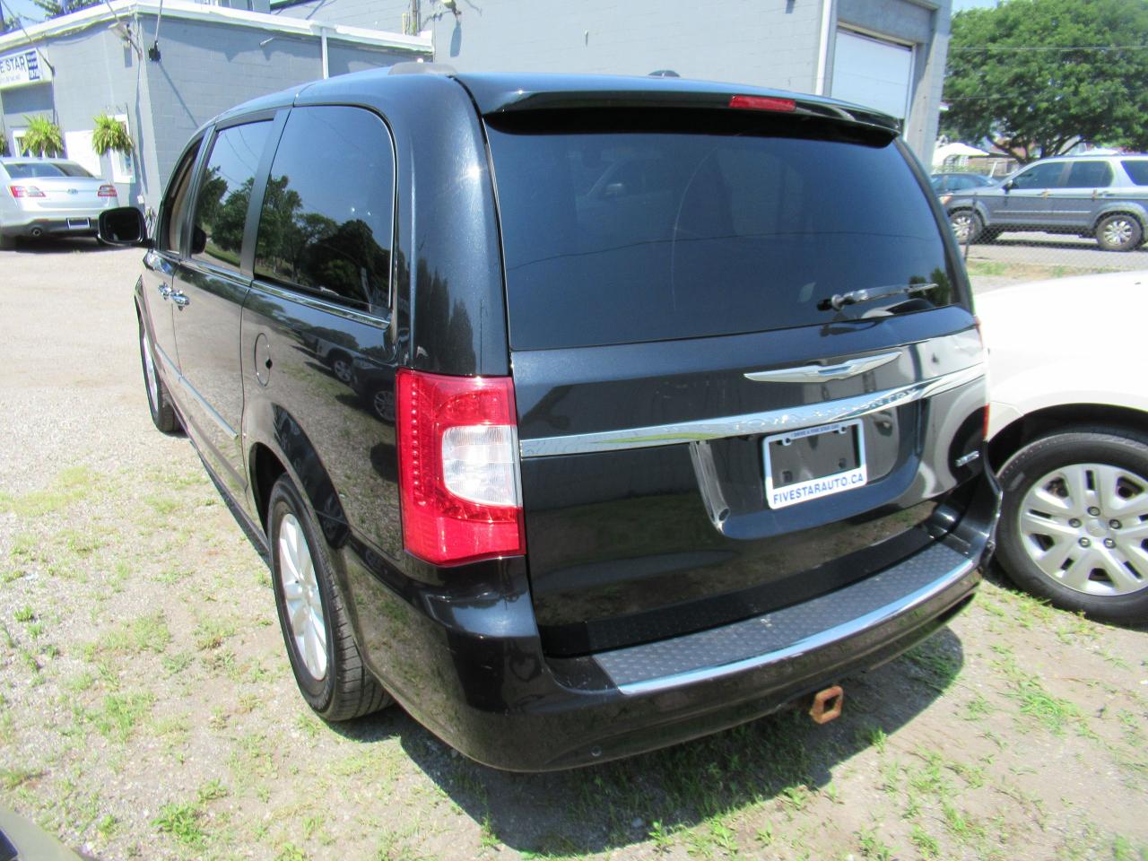 2016 Chrysler Town & Country Limited - Photo #3