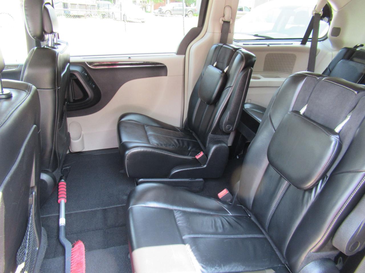2016 Chrysler Town & Country Limited - Photo #6