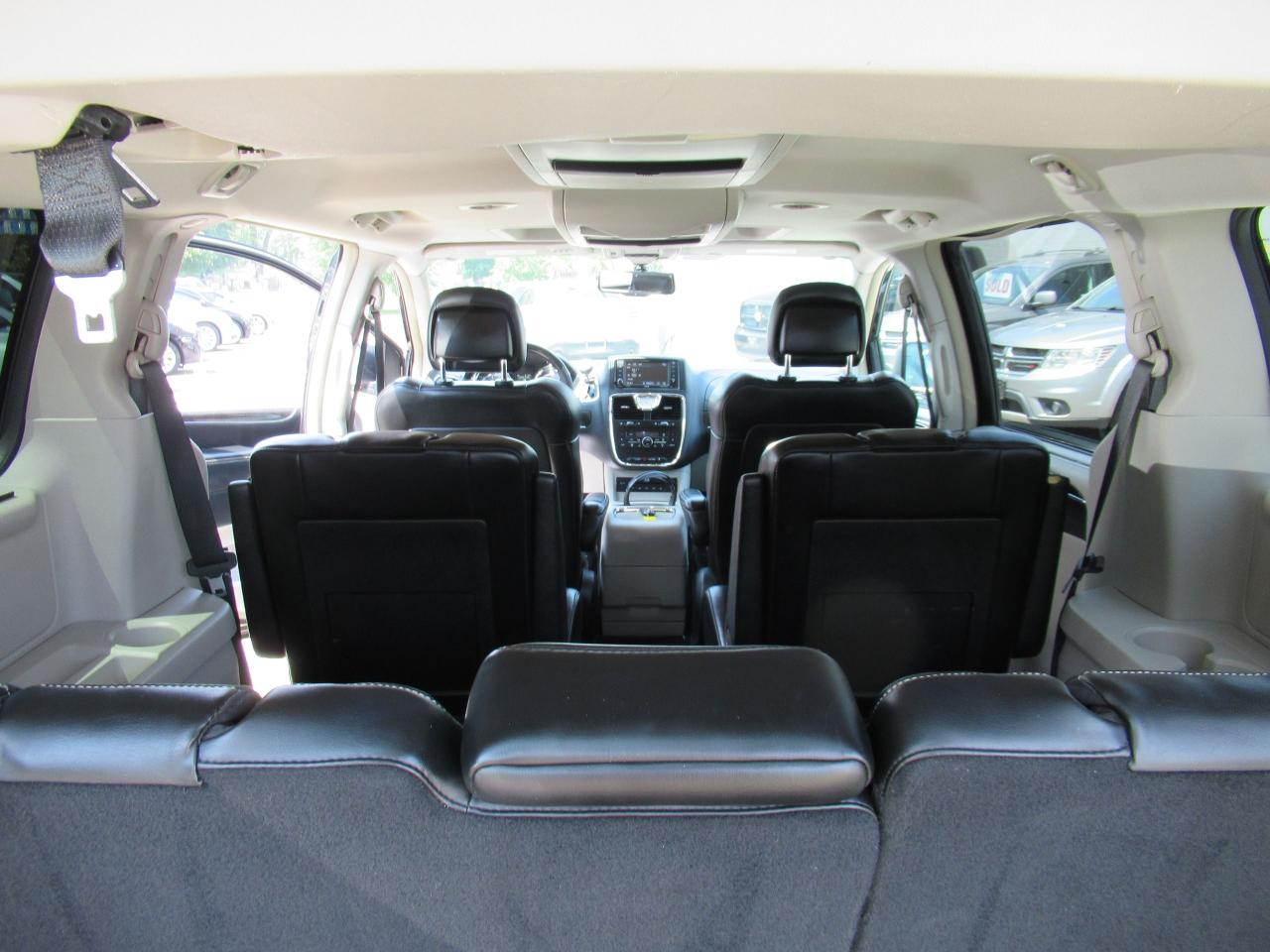 2016 Chrysler Town & Country Limited - Photo #7