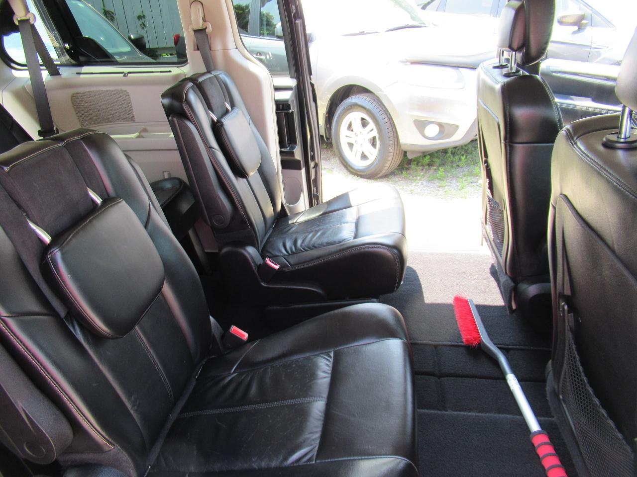2016 Chrysler Town & Country Limited - Photo #9